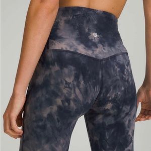 Lululemon Unlimit High-Rise Tight 25"
Diamond Dye Lunar Rock True Navy
Size 4